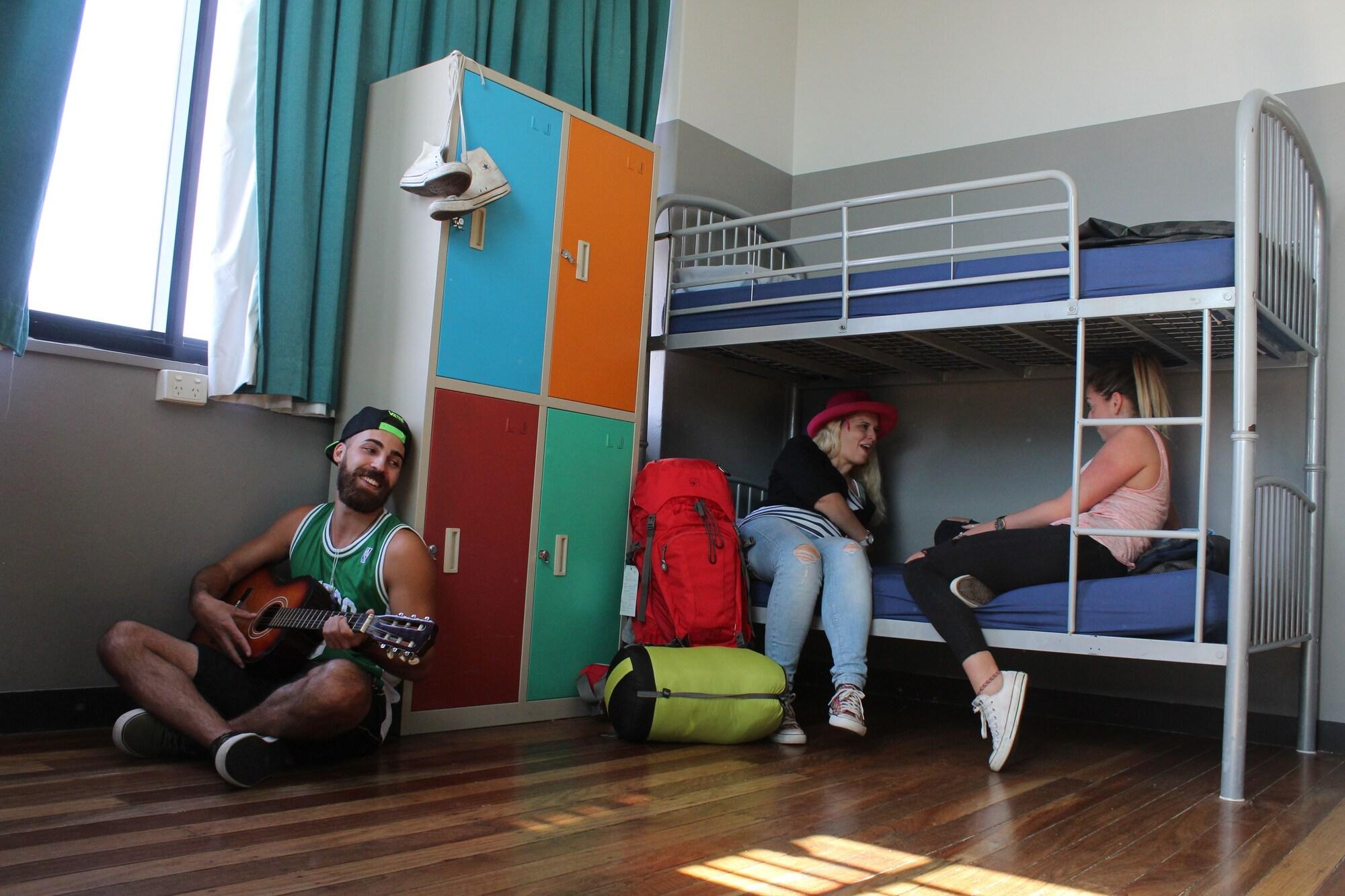 Bunk Brisbane Hostel Fortitude Valley Exterior photo